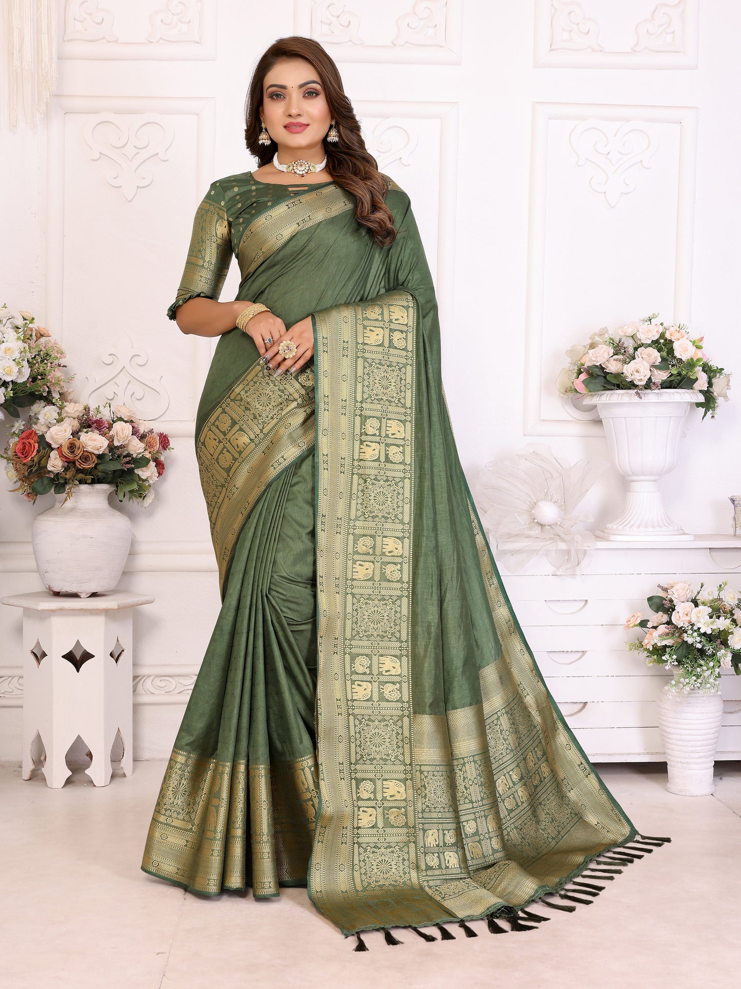Green Silk Couple Set Kurta and Saree with Jacquard Border