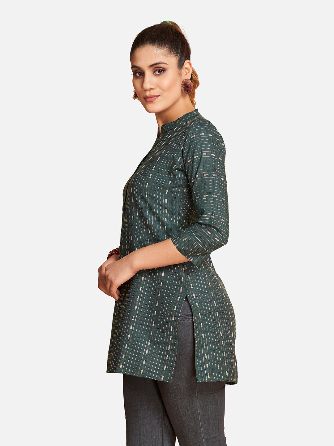 Stylish and Elegant Dark Green Kurti with Mandarin Collar for a Fashion Forward Look